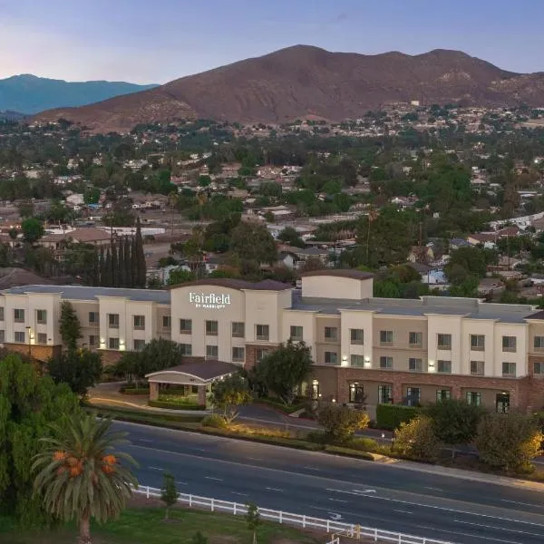 Fairfield Inn & Suites Riverside Corona/Norco, хотел в Норко