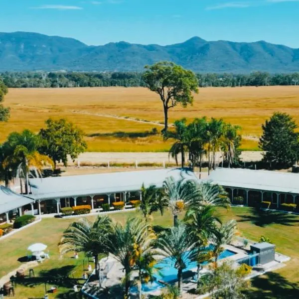 Koorawatha Homestead Motel، فندق في Bororen