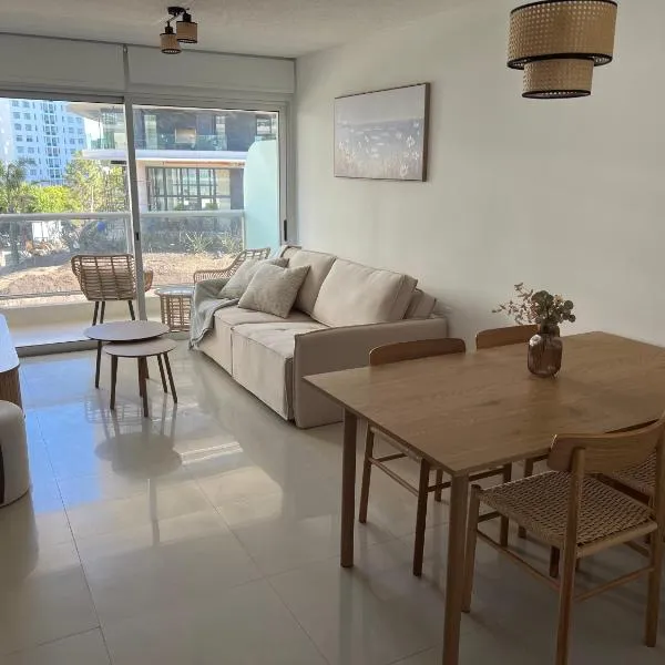 Moderno Apartamento a metros de la playa brava, hotel a Punta del Este