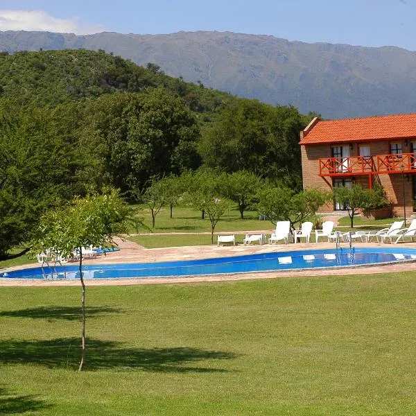 Campo Las Tinajas, hotel v destinaci Merlo