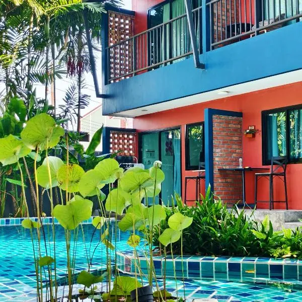 KRAAM Silhouette Hotel and Cafe Phuket, hotel in Chalong 