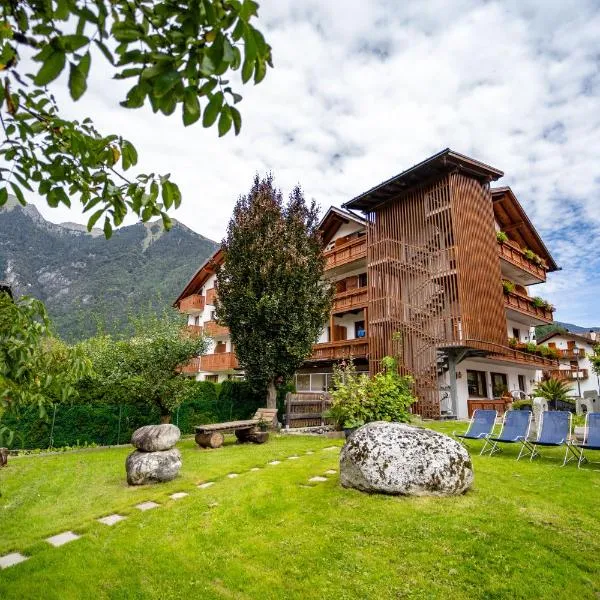 Hotel Orso Grigio, hotel sa Carisolo