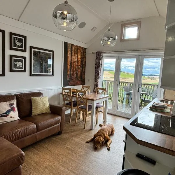 Hare Lodge with Hot Tub, hotel en Cupar
