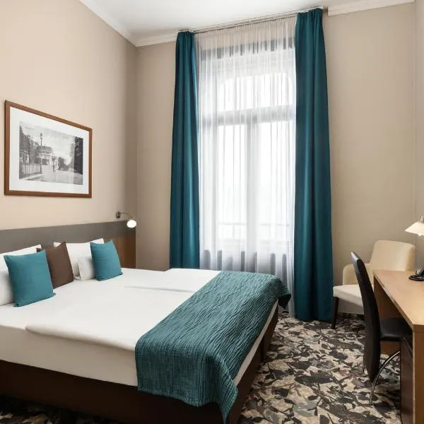 Erzsébet Királyné Szálloda، فندق في غودولو