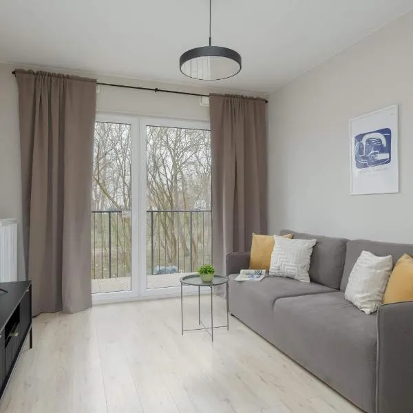 Modern & Bright Apartment Marywilska in Warsaw with Parking by Noclegi Renters, hotel vo Varšave