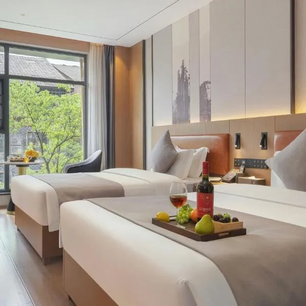 柯凡酒店-About 3 kilometers from the East Gate of Zhangjiajie Forest Park, English service, free recommended travel routes, ticket purchase, ξενοδοχείο σε Zhangjiajie