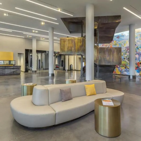 The Summit Hotel, hotel v destinaci Cincinnati