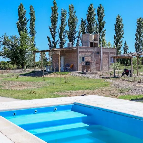 Cabañas de la bodega Romano-Pin, hotel in Albardón