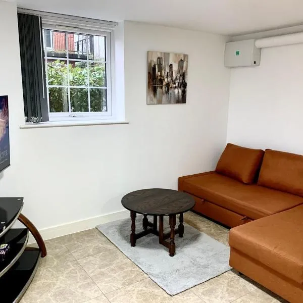 Ibiza Royale -Sleeps 6-Free Parking -Wi-Fi、バーミンガムのホテル