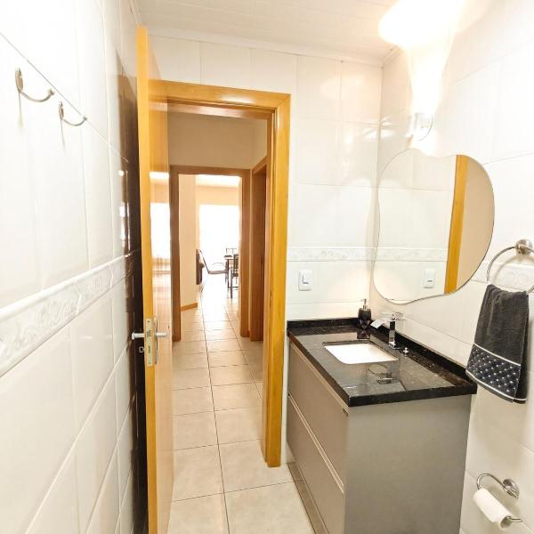 Apto Espaçoso 2 Quartos Garagem e Praia a 400m - Foto 3