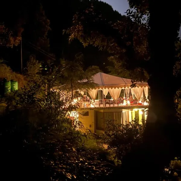 The ISISINGA - A Forest Retreat In Mountains, viešbutis mieste Banjār