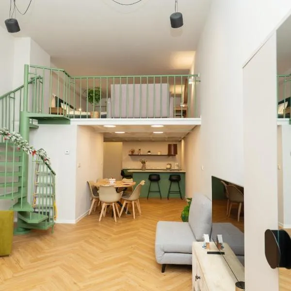 Prague City Center 99m2 Andel Family Apartment for 6 Bath and Shower Self Check in: Prag'da bir otel