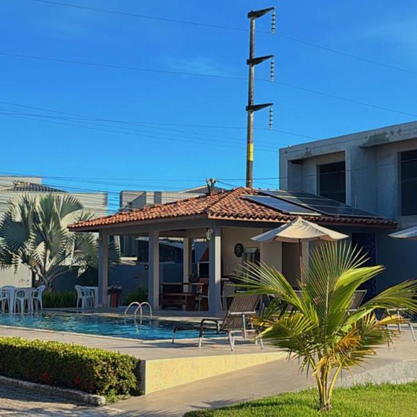 Apartamento de 3 quartos, no Condomínio Taperapuan Duplex, há 400m da praia, localizado próximo da barraca axé mói, boa beach e etc