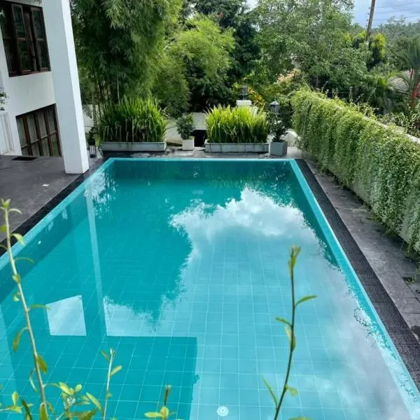 Peacock's Paradise Safari Hostel，位于达瓦拉维的酒店