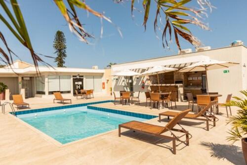 Apartamento com Piscina, Garagem, 8min Praia do Forte - Foto 3