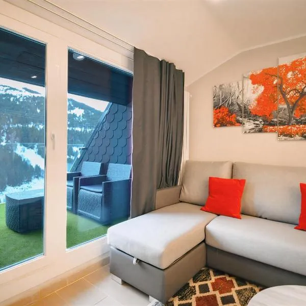 Jacuzzi con terraza y vistas panorámicas a Grandvalira I AndBnB, מלון בפורט ד'אנבלירה