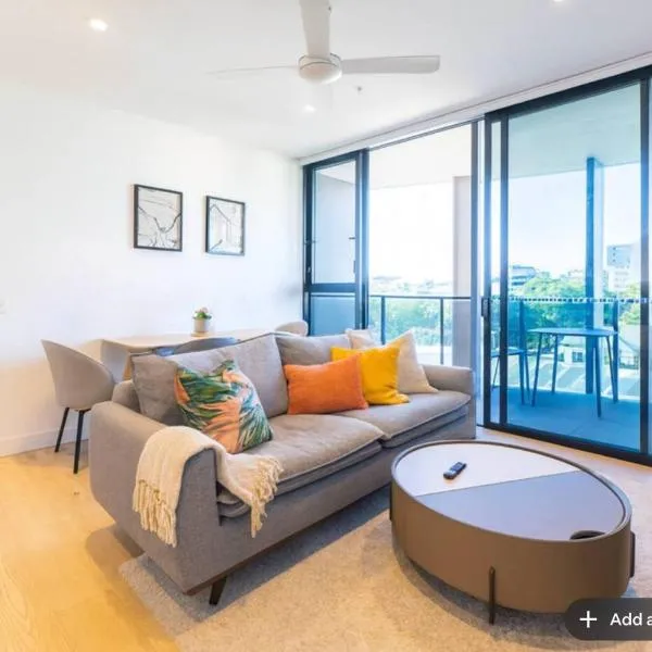 2BR Boutique Apartment Only Mins to Suncorp Stadium & BNE city, hotel v Brisbane
