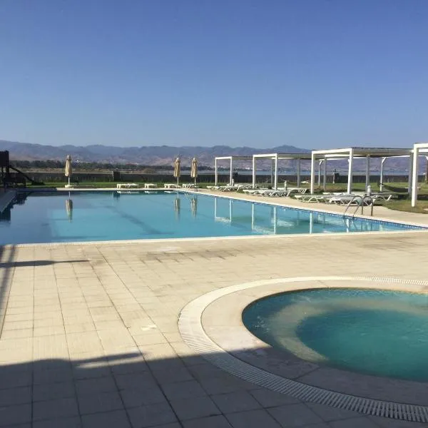 Aphrodite Beachfront Apartment, hotel v destinaci Ghaziveran