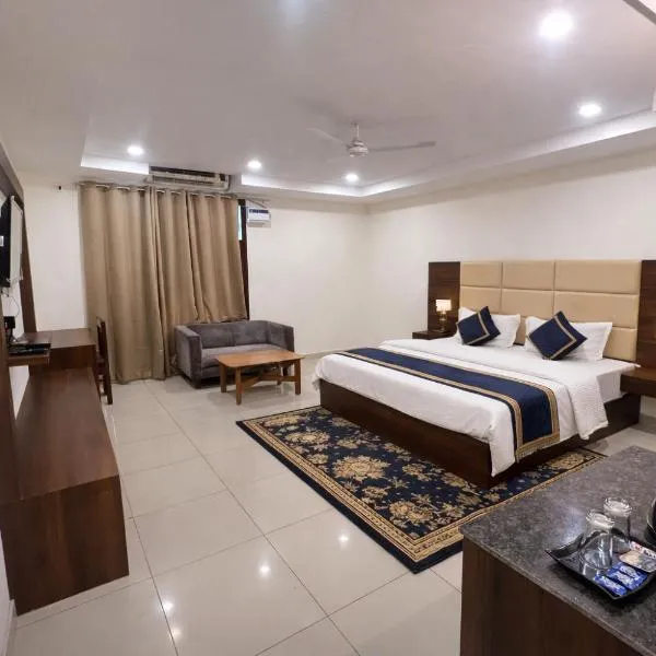 Hotel My Best Stay Patiala !! Parking ! Near Bus Stand ! Banquet ! Near Punjabi University ! Couple Friendly, готель у місті Патіала