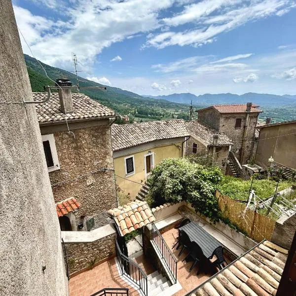 CASA VACANZE All'OROLOGIO 2 CAMERE, BARBECUE, VISTA, TERRAZZA, khách sạn ở San Donato Val di Comino