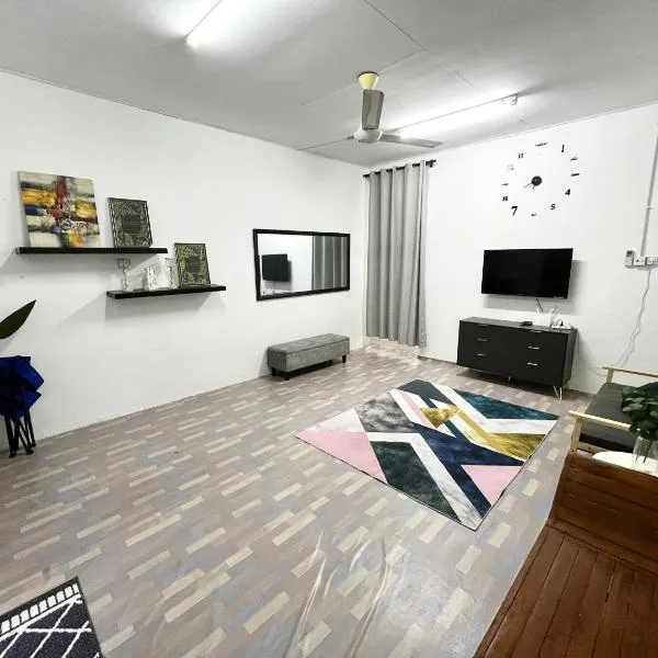 Home Stay Tok Ayah, hotel v destinaci Macang