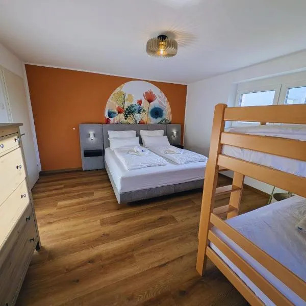 Frankenherz-Apartments - Premium Wohnung mit Terrasse & zwei Schlafzimmern, nahe Playmobil-Funpark, Self-Check-In, hotelli kohteessa Großhabersdorf