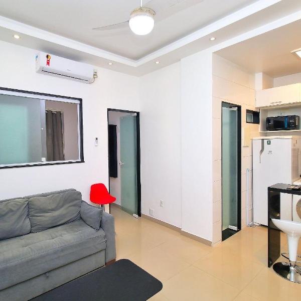 Apartamento para até 5 hóspedes na quadra da praia em Copacabana U051