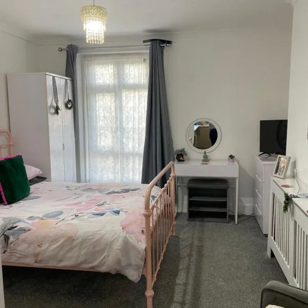 Entire Studio Apartment Private Entrance, מלון בסאות'המפטון