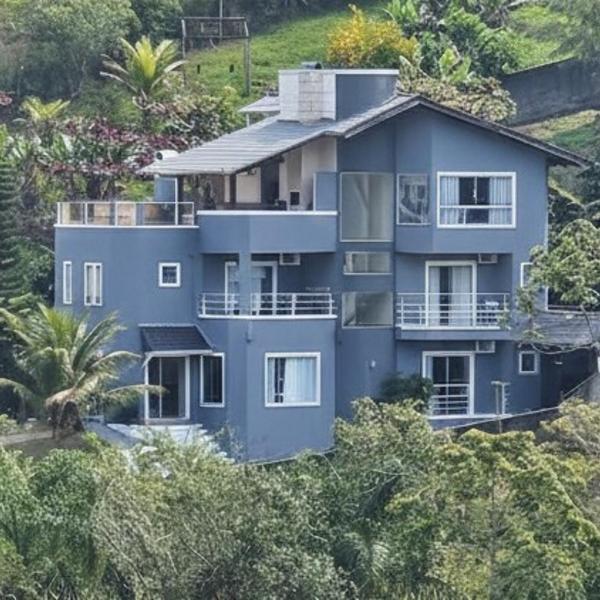 Casa Completa na Praia Brava 4 Suítes, Terraço com Vista para o Mar, Acomoda 18 Pessoas