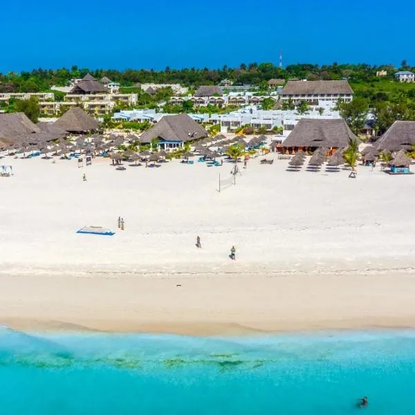 Canary Kendwa Beach Resort، فندق في كيندوا