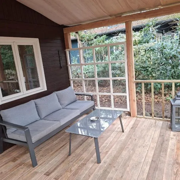 chalet bosrust nr 38, hotel v destinaci Lanaken