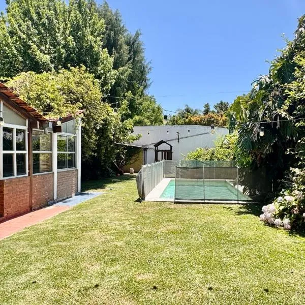 PH tipo casa, con parque y pileta, en La Plata , barrio norte, hotel en La Plata