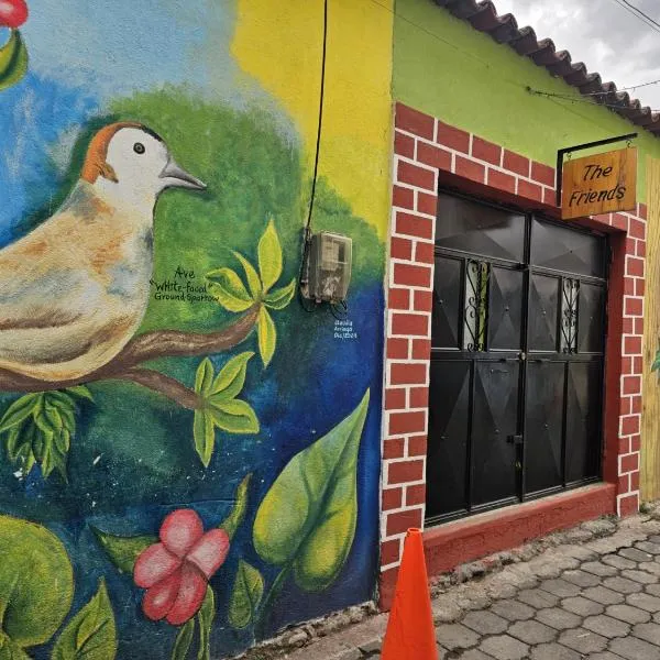 Hostal The Friends, хотел в Панахачел