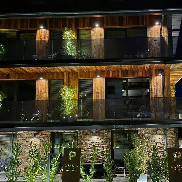 LUNA Luxury Apartments - apartamenty z sauną i jacuzzi, khách sạn ở Szklarska Poręba