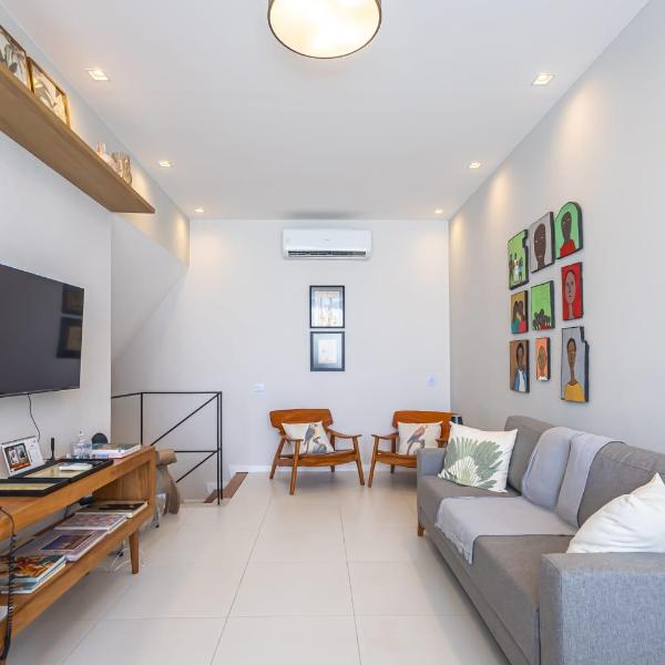 duplex 2 bedrooms one block from the beach