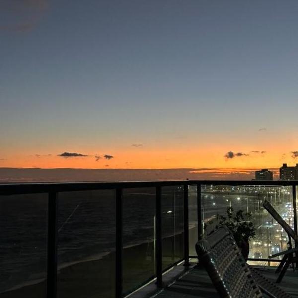 Flat na Pituba e piscina rooftop na cobertura com vista para o mar 1 diária disponível