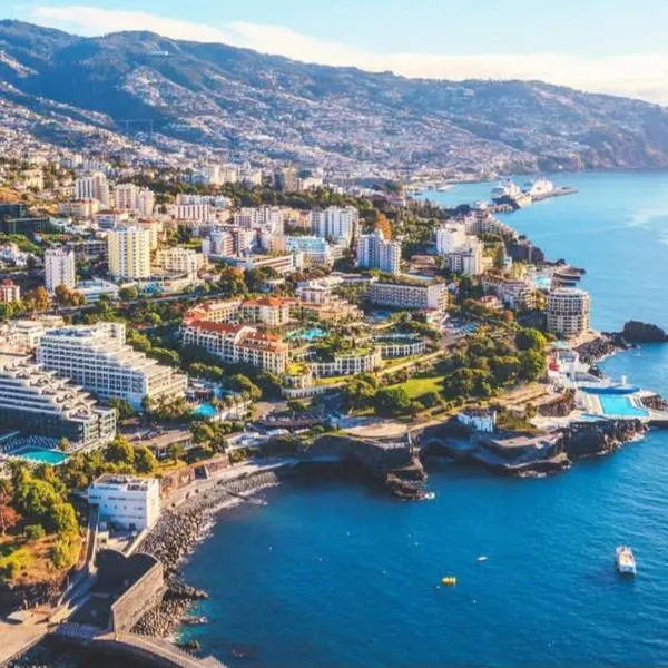 House near CR7 Museum, hotel ve Funchalu