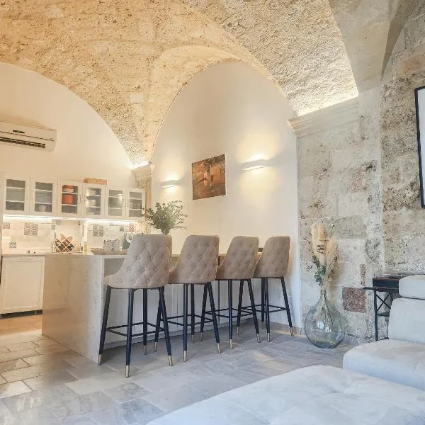 Luxury Home with Rooftop Garden in Centro Storico, hotel u gradu 'Galatina'