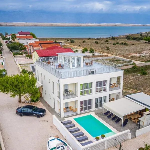 Family-friendly apartments with swimming pool Vir - 23976, hotel a Vir (Puntadura)