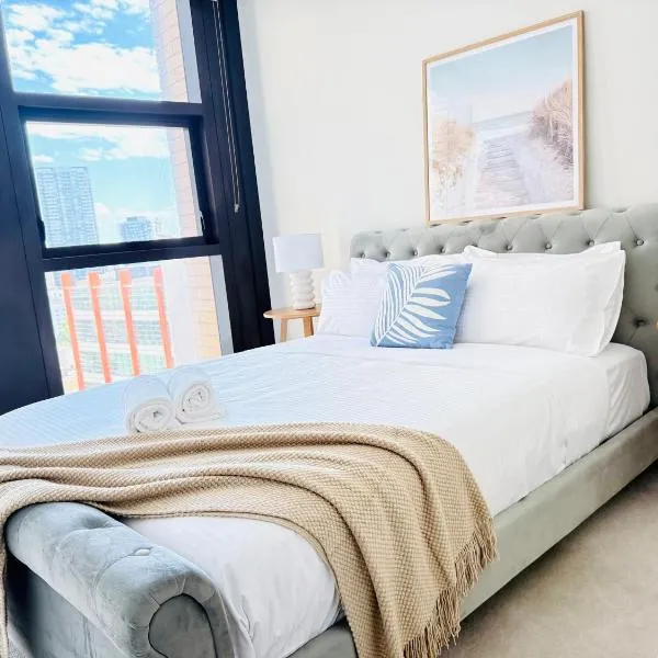 Sydney CBD Stylish 2BR2Bath Condo with Pool Gym -1, hotel i Sydney