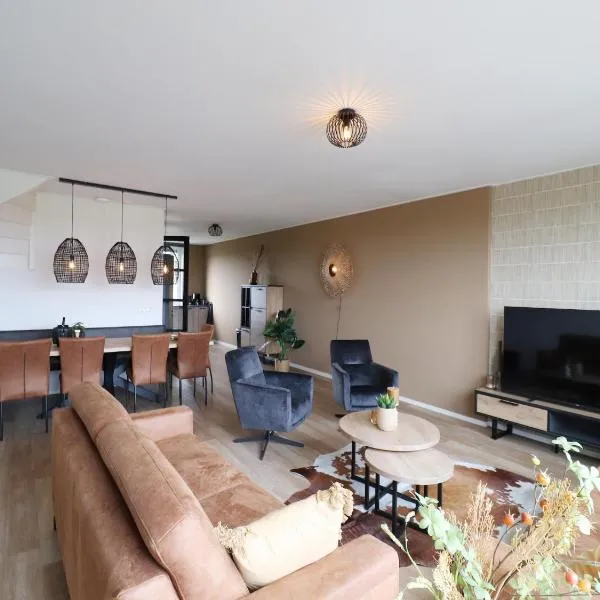 Spacious holiday home in Leons with garden, hotel a Leons