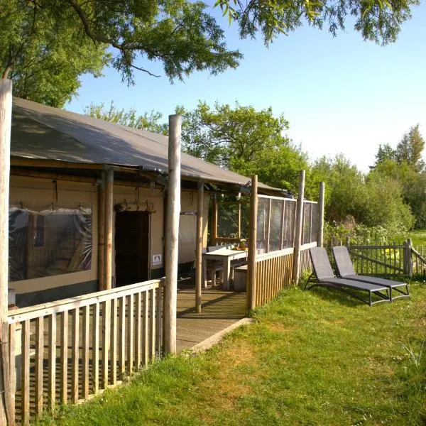 Glampingtent de Saskerlei, de Woudhaven, hotel in De Woude