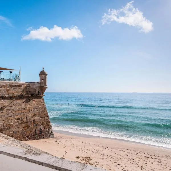 NEW! Apartment 2 min from Sesimbra Beach、セジンブラのホテル