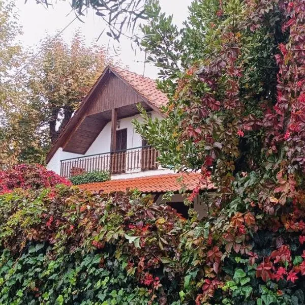 Famiy &Pet Friendly villa in Nea Vrasna-Big Garden& -BBQ WalK to Sea #, khách sạn ở Nea Vrasna