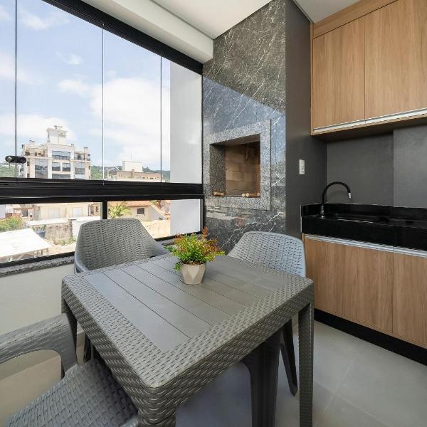 3 Quartos c/ Suíte • 8 Pessoas • Próximo à Praia