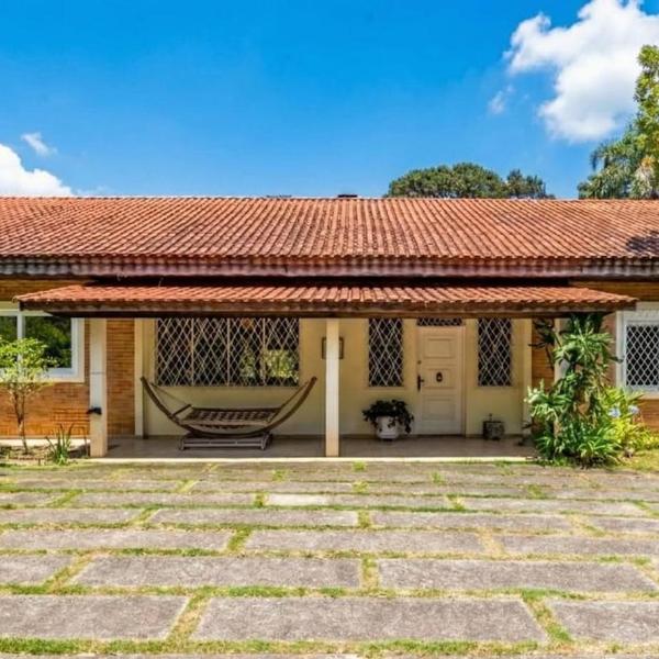 Casa de Alto Padrão na Serra com Piscina e Hidro