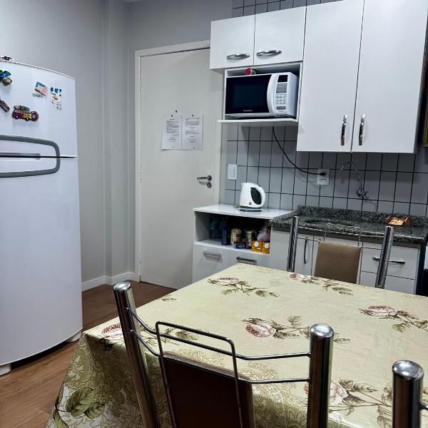 Lindo apartamento em Canasvieiras a uma quadra do mar - próximo ao Trapiche dos Barcos Piratas - Foto 4