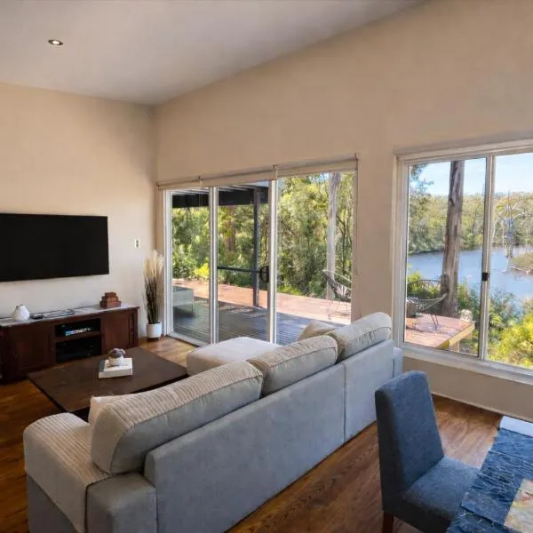 Zen on the River Lux 3BR with Japanese Deep Bath Walk to Down Town, hotel i Margaret River