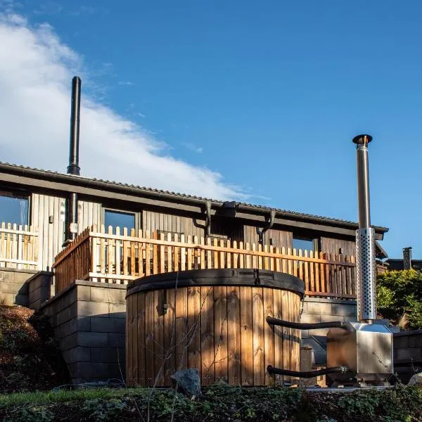 Ferienhaus 1000 Berge Winterberg Kamin & Whirlpool, hotel in Winterberg