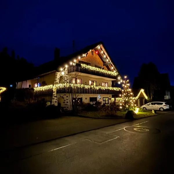 Haus Hubertus, hotel v destinaci Enzklösterle